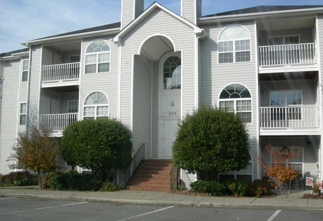 523 Rivertree Ln in Winston-Salem, NC - Foto de edificio