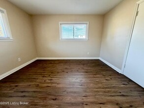 5100 Miles Ln in Louisville, KY - Building Photo - Building Photo