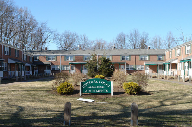 Central Court in East Hartford, CT - Building Photo - Building Photo