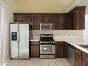 7553 Grassy Bank St in Las Vegas, NV - Building Photo - Building Photo
