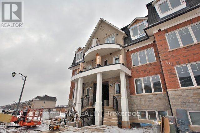 2420 Baronwood Dr in Oakville, ON - Building Photo - Building Photo