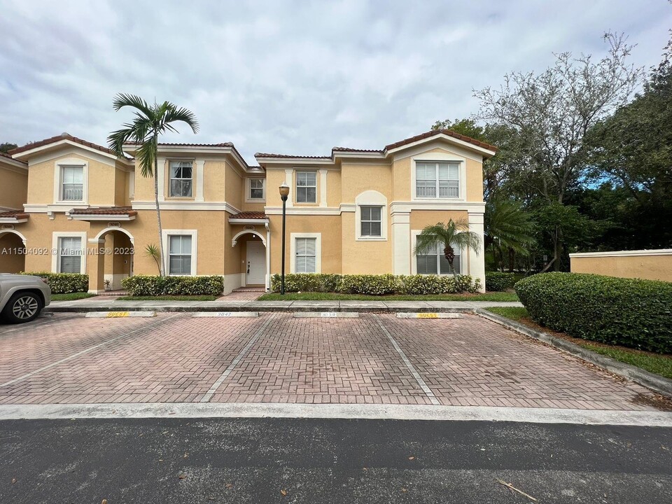 3038 SW 129th Terrace in Miramar, FL - Building Photo