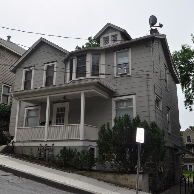 205 Williams St, Unit 2 in Ithaca, NY - Foto de edificio - Building Photo