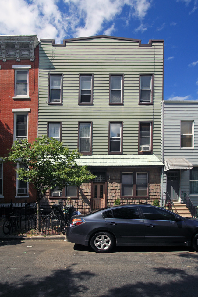 207 Green St in Brooklyn, NY - Foto de edificio - Building Photo