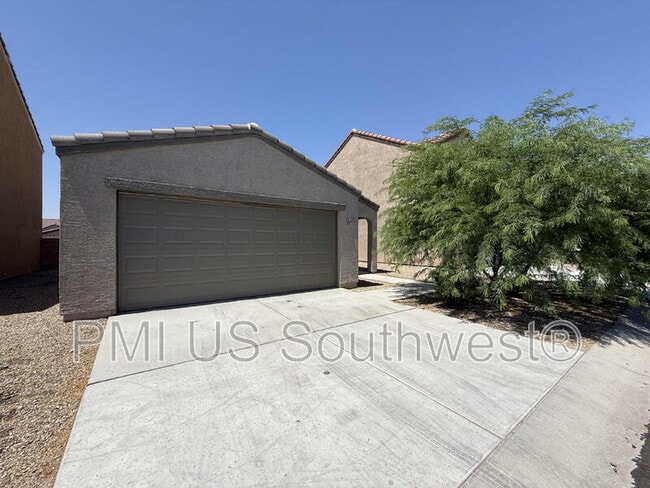 2411 Village Dr in Bullhead City, AZ - Building Photo - Building Photo