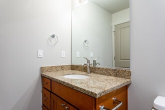 Eagle Ridge on 242 in Troutdale, OR - Building Photo - Interior Photo