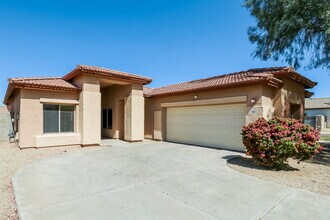 5302 S 52nd Dr in Phoenix, AZ - Foto de edificio - Building Photo