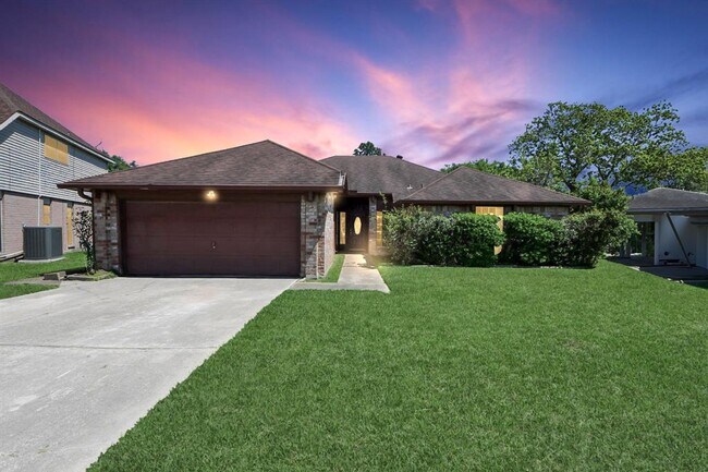 2406 Duchess Way in Stafford, TX - Building Photo - Building Photo