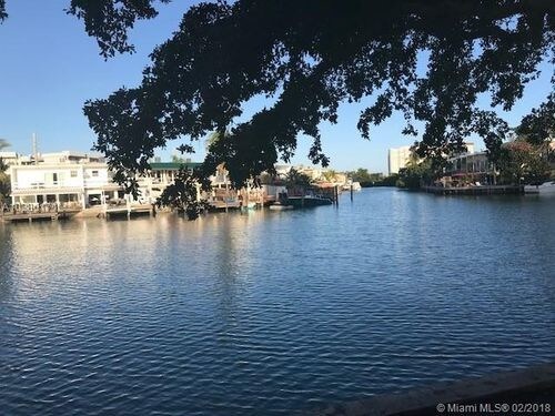 7149 Bay Dr in Miami Beach, FL - Building Photo