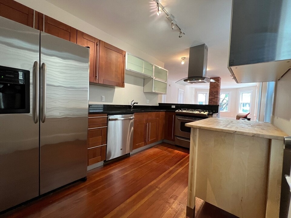 171 Elm St, Unit 1 in Cambridge, MA - Building Photo