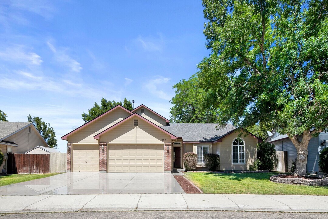 992 Grouse Dr E in Meridian, ID - Building Photo