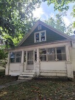 401 1/2 W Vine St in Champaign, IL - Building Photo