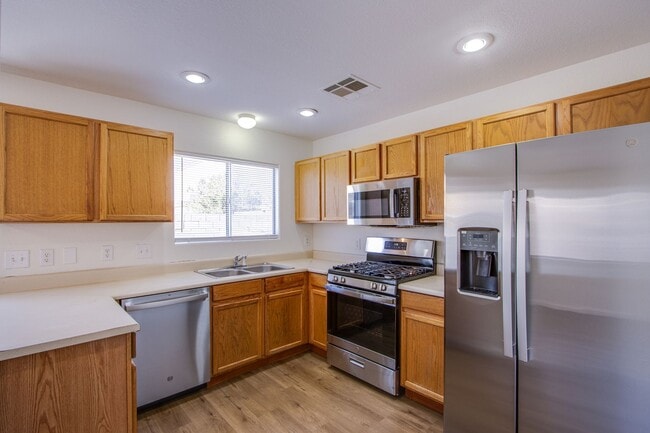 3385 Cheyenne Gardens Way in N Las Vegas, NV - Foto de edificio - Building Photo