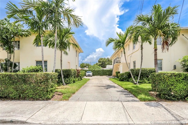 930 SW 24th Ct-Unit -C in Miami, FL - Building Photo - Building Photo