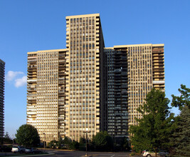 200 Winston Towers in Cliffside Park, NJ - Building Photo - Building Photo