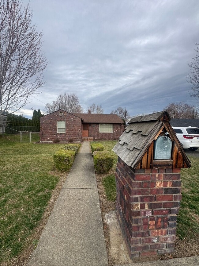 111 N 53rd Ave in Yakima, WA - Building Photo - Building Photo