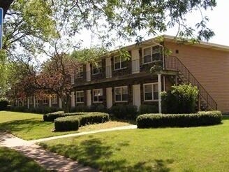 450 S Belmont Ave in Elgin, IL - Foto de edificio - Building Photo