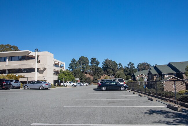 3401 Csm Dr in San Mateo, CA - Foto de edificio - Building Photo