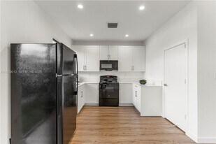 400 SW 1st St in Florida City, FL - Building Photo