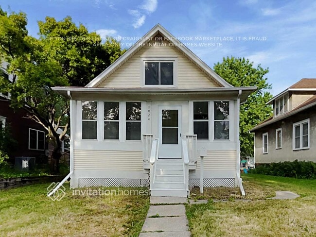 property at 1024 25th Ave SE