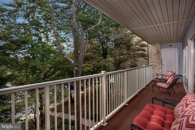 6113 Bellinham Ct in Baltimore, MD - Foto de edificio - Building Photo