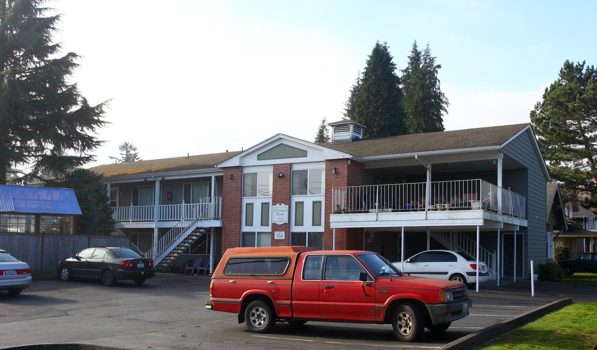 Whitwood Manor Apartments in Tacoma, WA - Building Photo