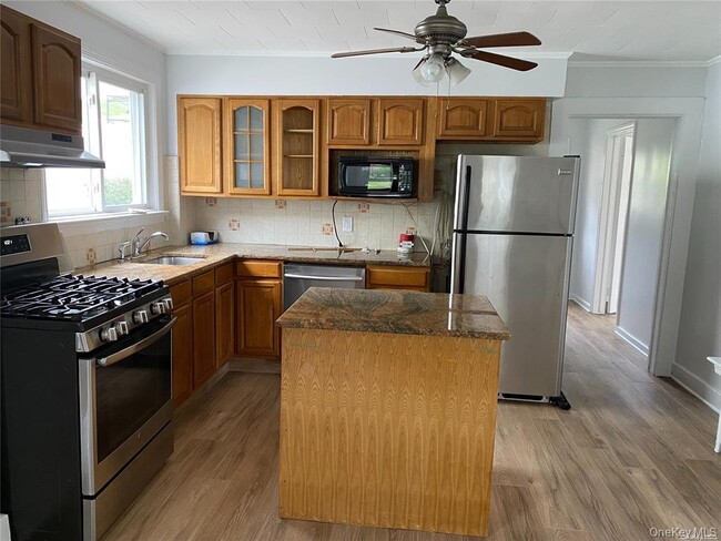 52 Summers St in Oyster Bay, NY - Building Photo - Building Photo