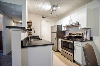 Enclave at Albany Park in Westerville, OH - Foto de edificio - Building Photo