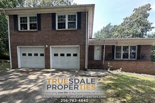 908 Roll Tide Ln NW in Huntsville, AL - Building Photo