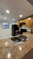 20810 NE 8th Ct in Miami, FL - Foto de edificio - Building Photo