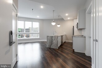 1555 Ridge Ave, Unit 201 in Philadelphia, PA - Building Photo - Building Photo