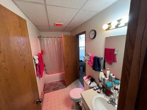 614 Ohio St, Unit A in Oshkosh, WI - Building Photo - Building Photo