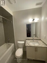 8 Kent Matthew St in Richmond Hill, ON - Building Photo - Building Photo