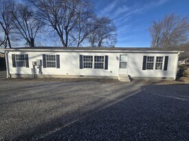 223 E Park Ave in Gallatin, TN - Building Photo