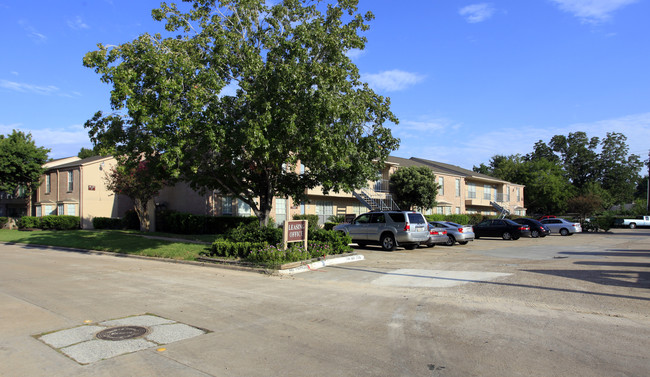 Westwood Triangle Apartments in Houston, TX - Building Photo - Building Photo