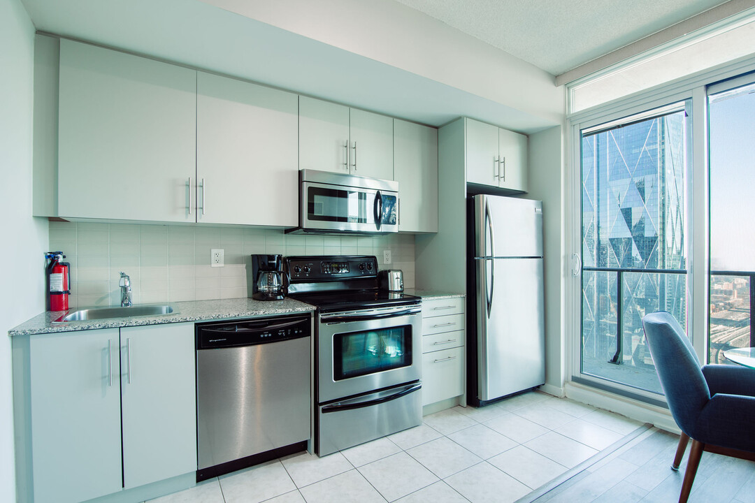 65 Bremner Blvd in Toronto, ON - Building Photo