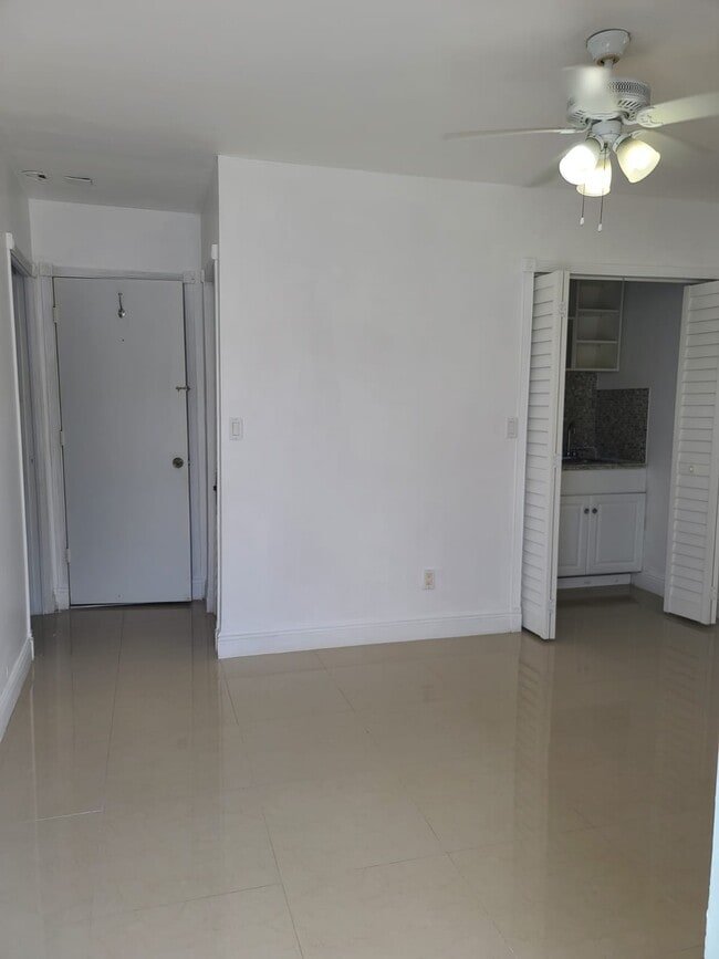17820 SW 113th Ave, Unit Eff, Unit Eff