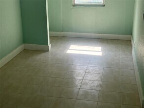 2002 E 33rd Ave in Tampa, FL - Building Photo - Building Photo