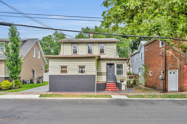 property at 647 N Delaware St