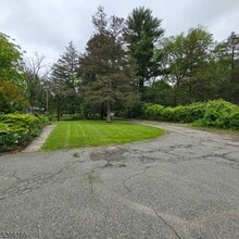 828 Tabor Rd in Morris Plains, NJ - Building Photo - Building Photo