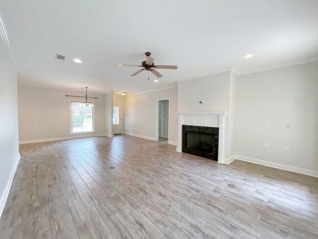 10136 Springtree Ave in Baton Rouge, LA - Building Photo - Building Photo
