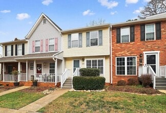 8240 Circle Tree Ln in Charlotte, NC - Building Photo - Building Photo