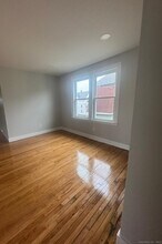 60 Arnold St in Hartford, CT - Foto de edificio - Building Photo