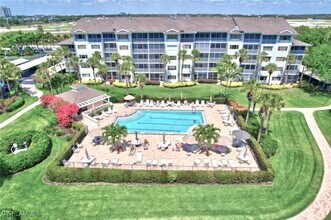 300 Horse Creek Dr in Naples, FL - Building Photo - Building Photo