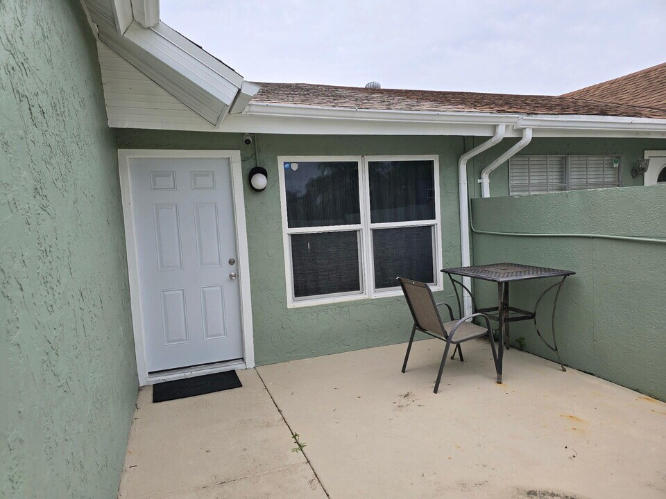 1449 SE Larkwood Cir in Port St. Lucie, FL - Building Photo