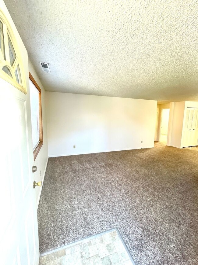 3047 Kane St in Klamath Falls, OR - Building Photo - Building Photo