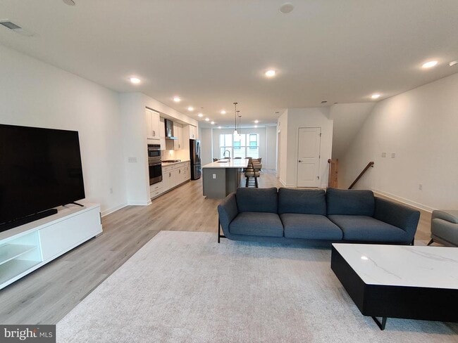 5002 Longmire Wy in Chantilly, VA - Building Photo - Building Photo