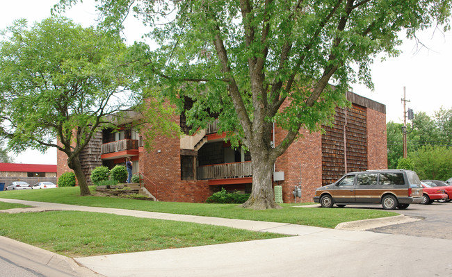 622-626 Schwarz Rd in Lawrence, KS - Foto de edificio - Building Photo