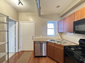 678 N Orleans St, Unit M02B in Chicago, IL - Building Photo - Building Photo