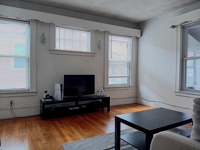 38 Glencoe St, Unit #1 in Boston, MA - Building Photo - Building Photo